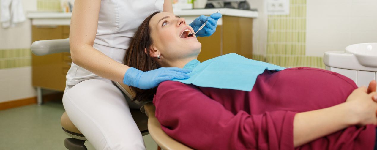 Pregant women having dental checkup