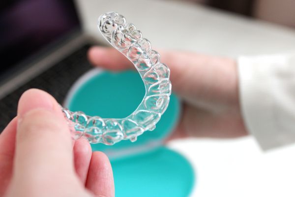 Invisible braces treatment for straightening crooked teeth